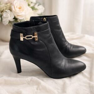 Bandolino Black Leather Ankle Boots 3” Heel Gold Hardware Sz 8.5